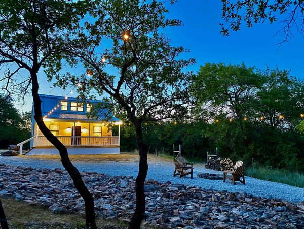 Secluded honeymoon cabin on private 20 acres perfect to get away and have your micro wedding elopeme