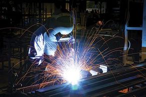 Manufacturing wire mesh containers.