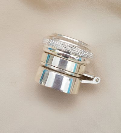 Bayonet top