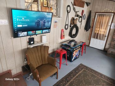 TV and Arcade Cottage 2