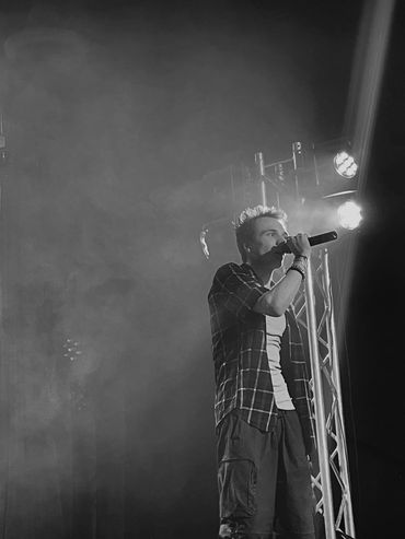 Morrow Larsen Singing Everybody Talks - Color 2