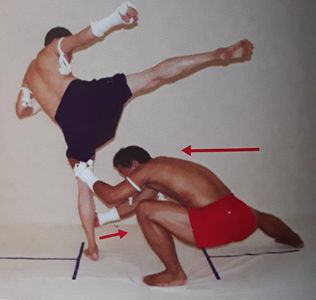 KRU NICK SENA CHINAWUT SIRISOMPAN ART OF MUAY THAI BORAN 82 KON MUAY SANER JARITRUM PORNAKAEW LIMMONGKHONCHAIKUL กลมวย มวยไทยโบราณ