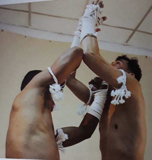 KRU NICK SENA CHINAWUT SIRISOMPAN ART OF MUAY THAI BORAN 82 KON MUAY SANER JARITRUM PORNAKAEW LIMMONGKHONCHAIKUL กลมวย มวยไทยโบราณ