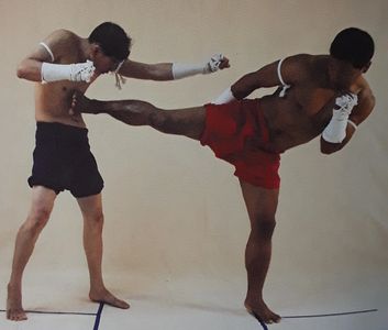 KRU NICK SENA CHINAWUT SIRISOMPAN ART OF MUAY THAI BORAN 82 KON MUAY SANER JARITRUM PORNAKAEW LIMMONGKHONCHAIKUL กลมวย มวยไทยโบราณ