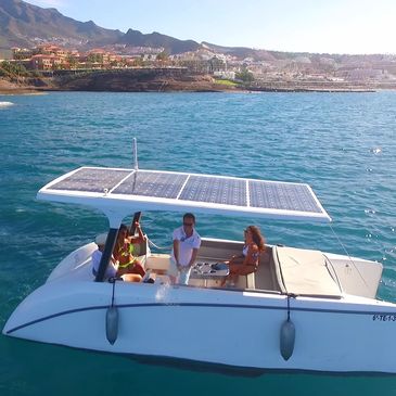 Solliner wonderful party/crousing solar-electric boat