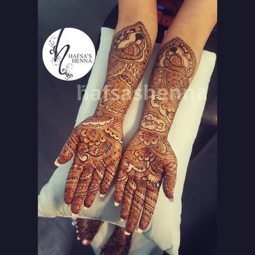 bridalhenna with peacock and groomname justine 