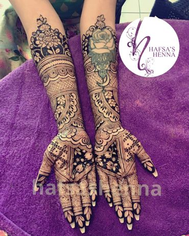 bridalhenna inspired by hennabydivya in Brampton. henna with tattoo