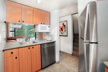 An efficient, well equiped kitched to feed up to 8 guests.