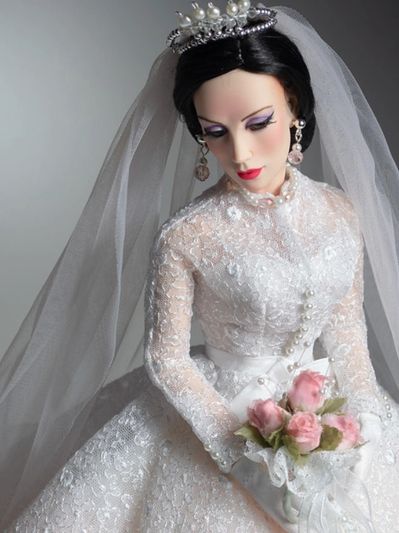 Vivian the Miniquin wedding gown