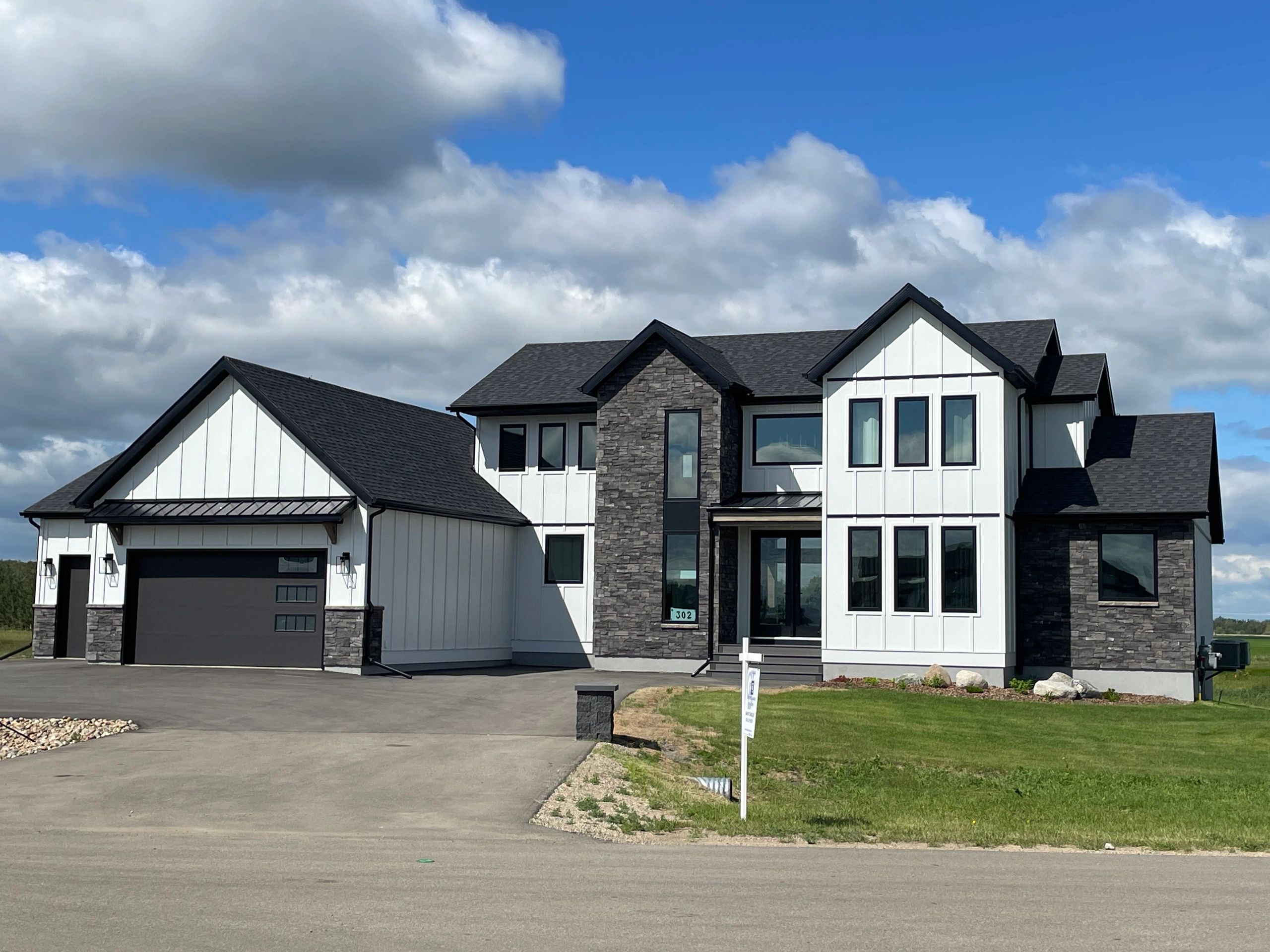 Landmark Stone & Exteriors Inc. Saskatoon - Siding - Stone Masonry - Soffit & Fascia - Renovation