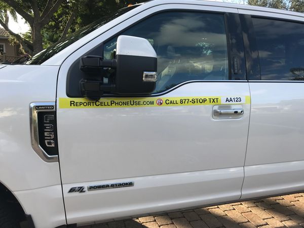 ReportCellPhoneUse.com Door Decal