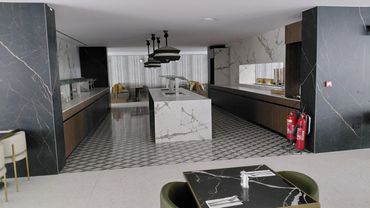 Exhibiting an exceptionally fine level of finishing in the dining area of a new hotel, blending soph