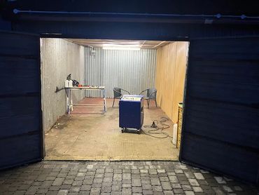 At the garage.
Our heavy duty carbon clean machine.