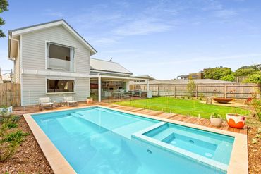 Blairgowrie Beach House - Pool Shot