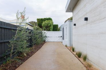 Sorrento Beach House - Rammed Earth