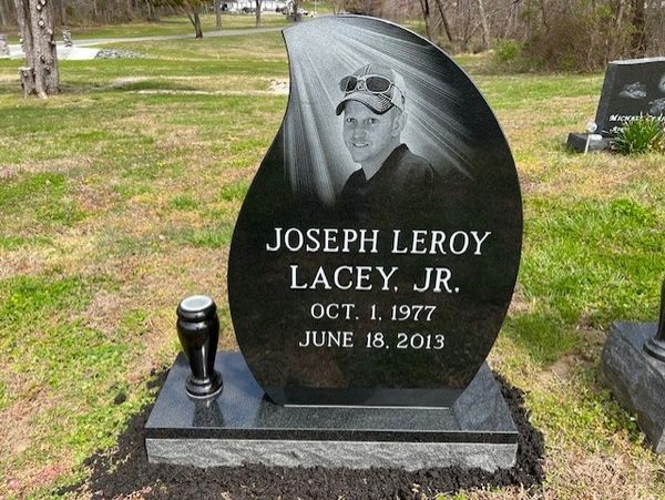 Teardrop headstone