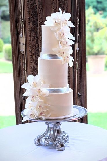 Elegant 3 tier wedding cake