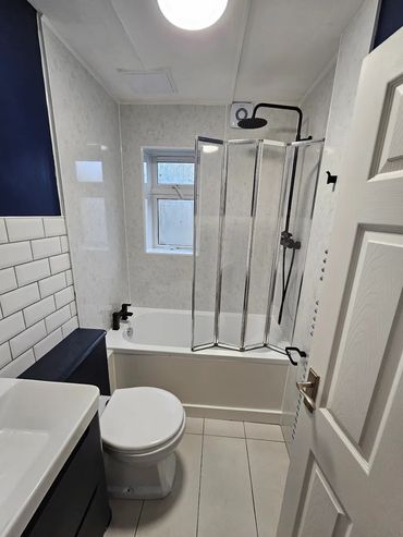 Bathroom cleaned during end of tenancy clean in Haslemere