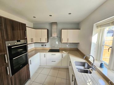 End of Tenancy Clean in Petersfield, kitchen left shiny.