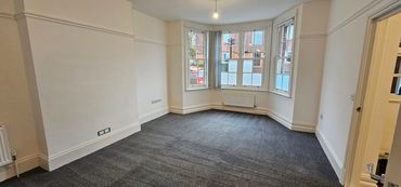 End of tenancy lounge clean to include windows, skirting and radiators on property in Petersfield