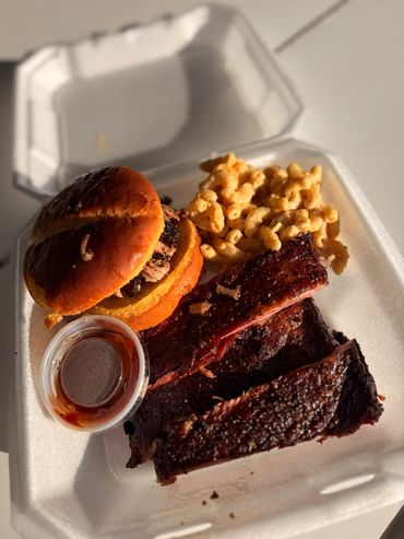 barbecue sandwich plate served at bar event in Bulverde texas catering