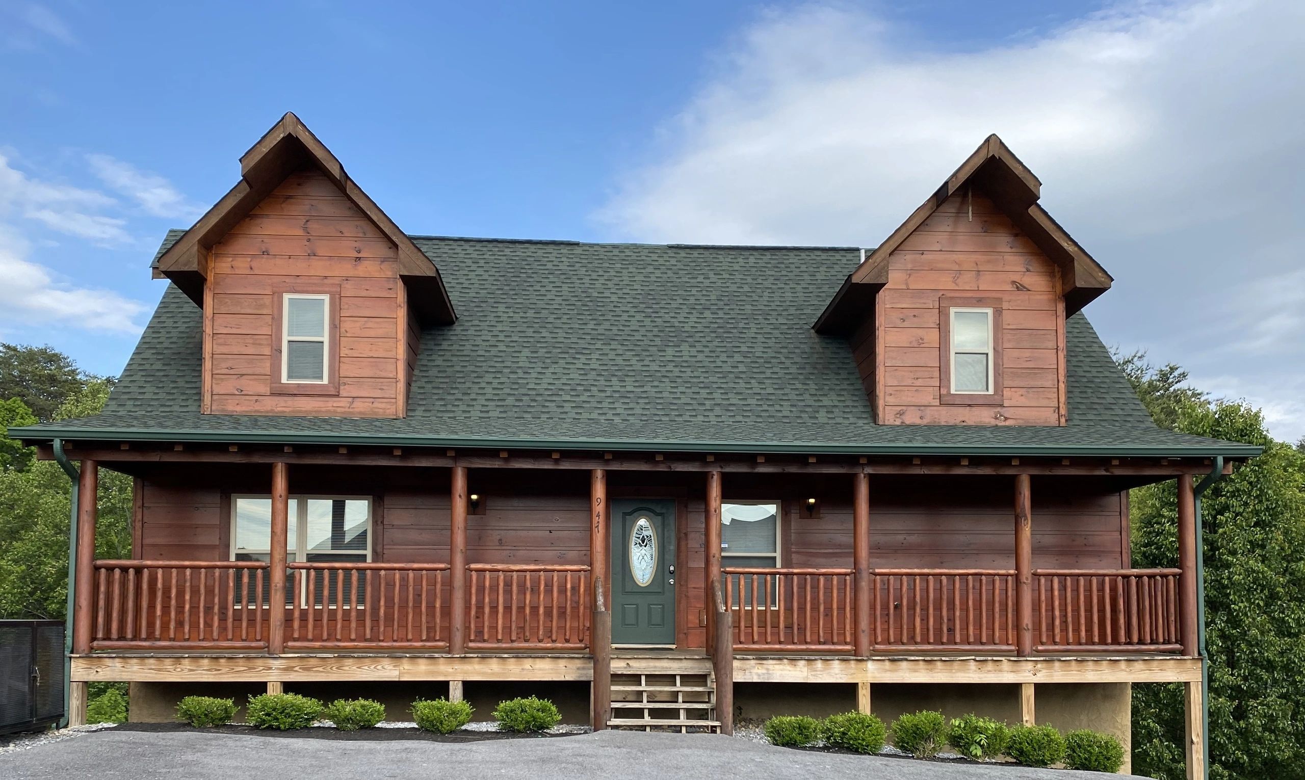Big Mack Lodge located near the Parkway and Dollywood