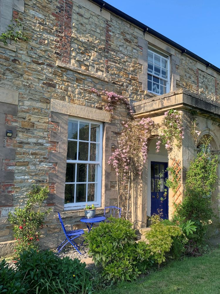 Beautiful and private location. Sit indoors and outdoors during your wig consultation..
