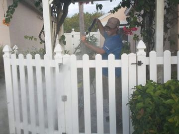 Fence Washing with chemicals and low pressure rinse 
