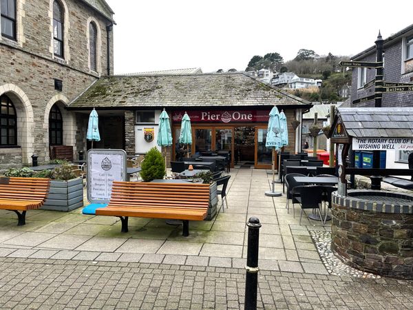 Pier One cafe in Looe