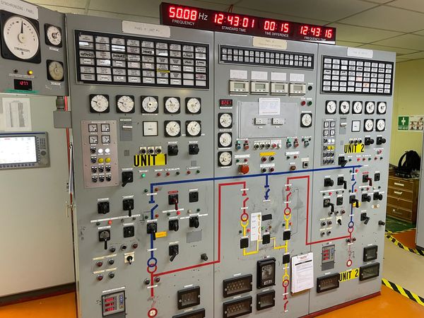 Power generation synchronizer panel