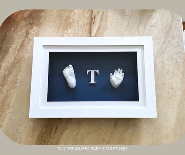 Baby sculptures with wooden letter