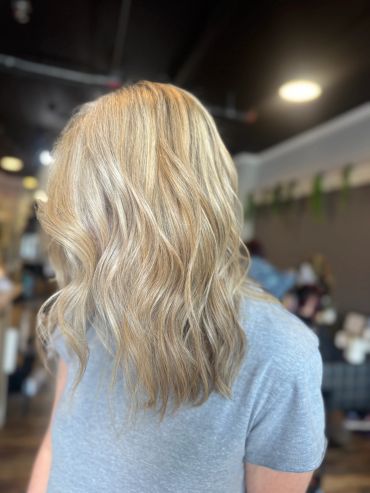 Wavy blonde hair with highlights.