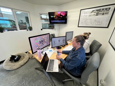 How many screens do we need when creating a custom floor plan?