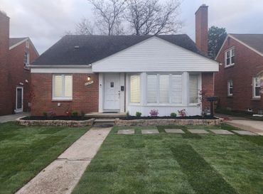 Landscape, Sod, Mulch, Flower Bed install Dearborn
