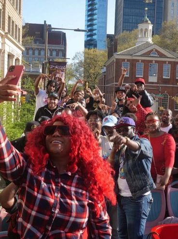 AIRITOUTRADIO BUS TOUR