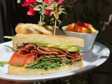 Picture of BLT sandwich