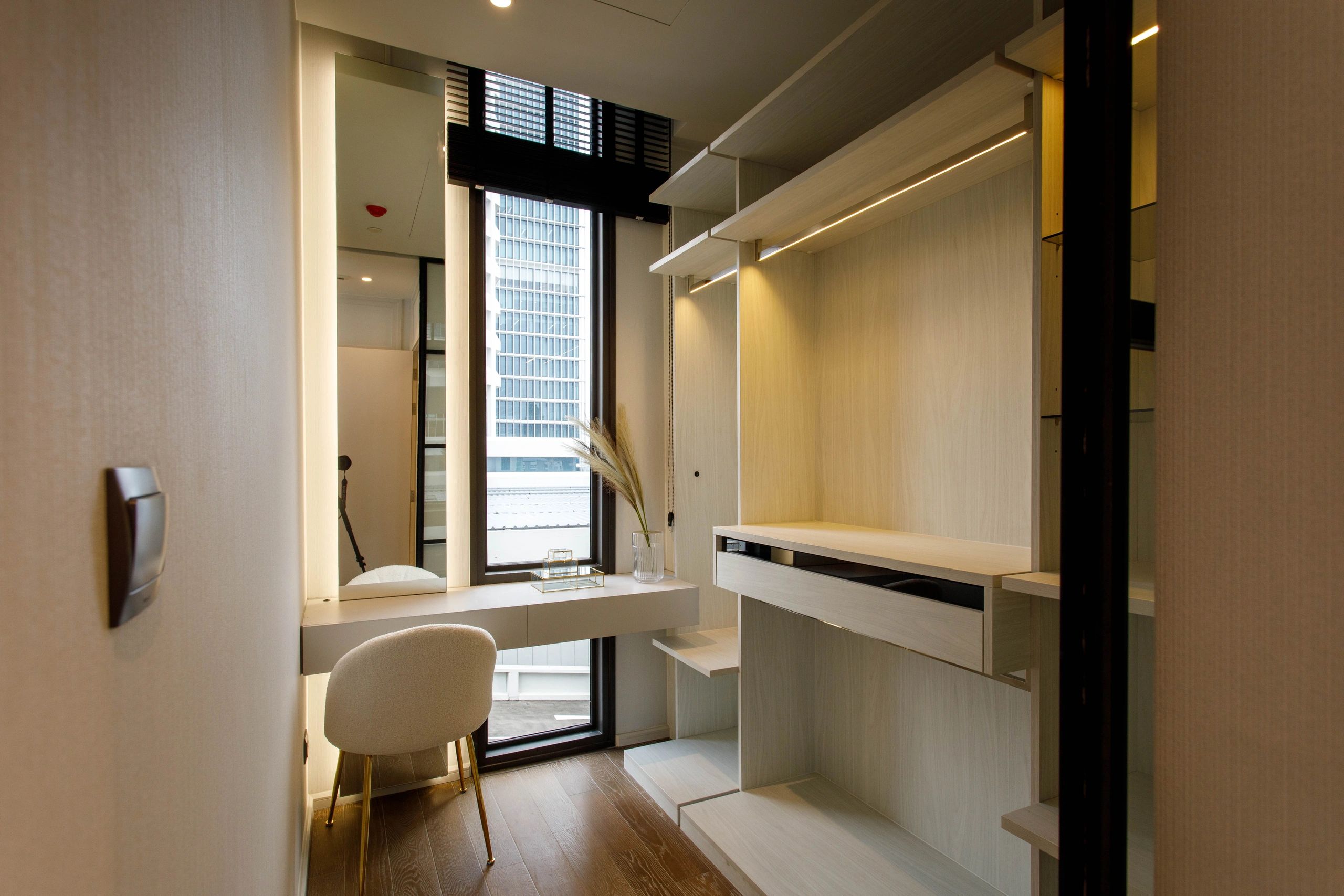 Muniq Langsuan Furniture Package Interior Design Bangkok Built In Walking Closet Luxury Picot
