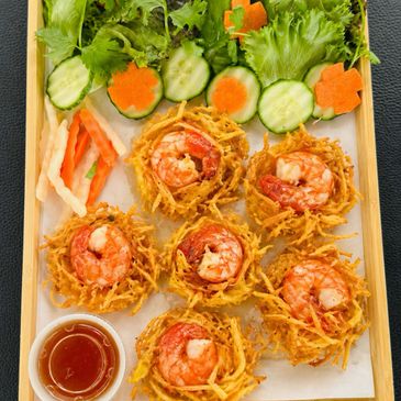 Shrimp nests with crispy fried potato served with fresh salad and dipping sauce.