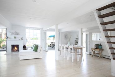 Bright, modern South Brooklyn photo studio