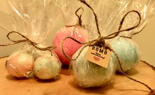 Bath bombs ranging from 1" to 3"
