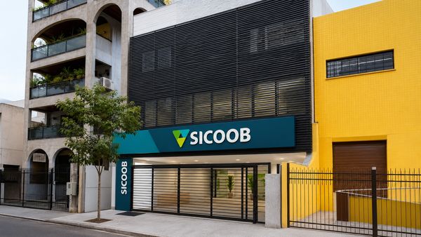 Espaço corporativo Banco Sicoob finalizado após execução da obra