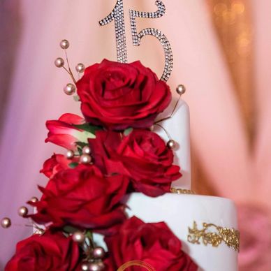 White Cake with Roses