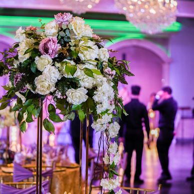 Gorgeous White and Pink Center piece design