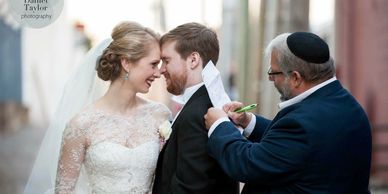 Rabbi Barry performs a non-denominational wedding ceremony in Birmingham Alabama