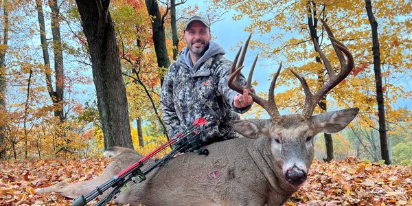 Ohio's topArchery  deer hunting outfitter hunting mature white-tailed deer with a professional guide