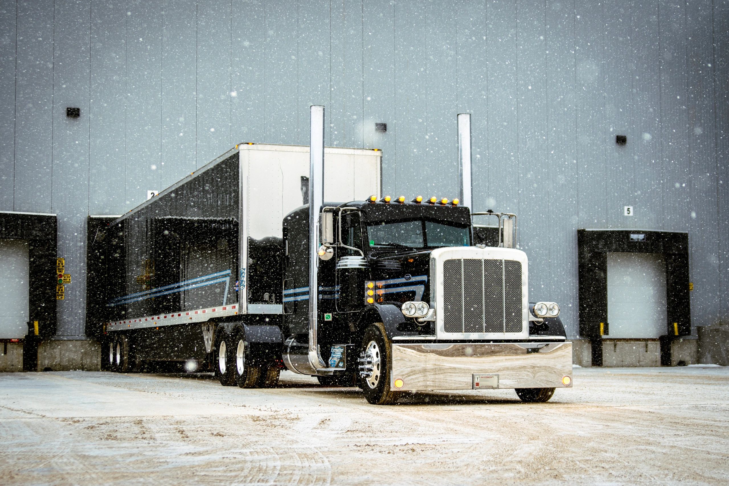 Leslie's Trucking Leslie's Trucking