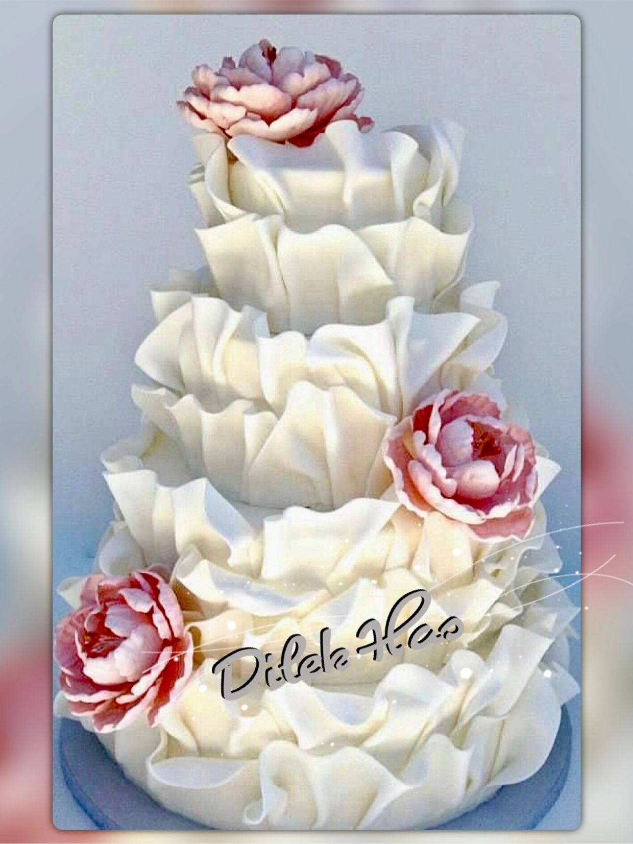 Beyaz fırfır Ve Pembe Şakayık nişan pastası