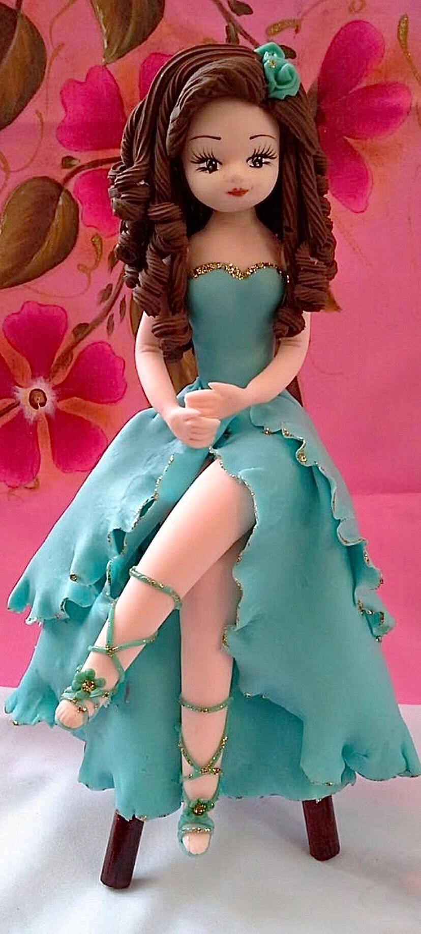 Kadınlara özel figürlü pasta tasarımı