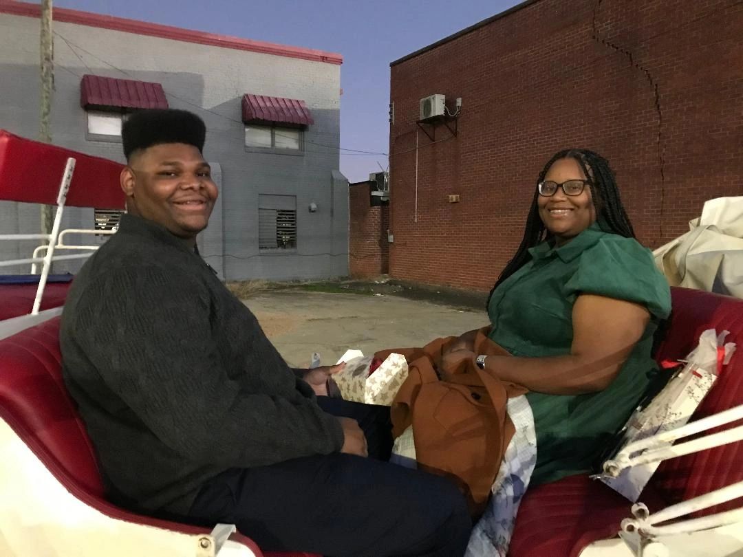 A couple on the vis-a-vis