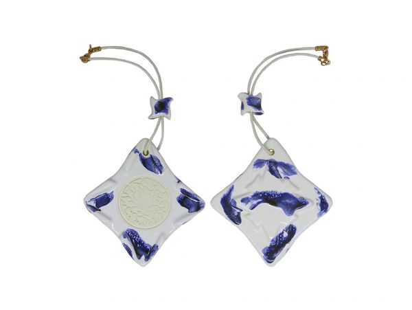 The Oil Stone Labyrinthe Hanging Oil Diffuser in Lily of the Nile